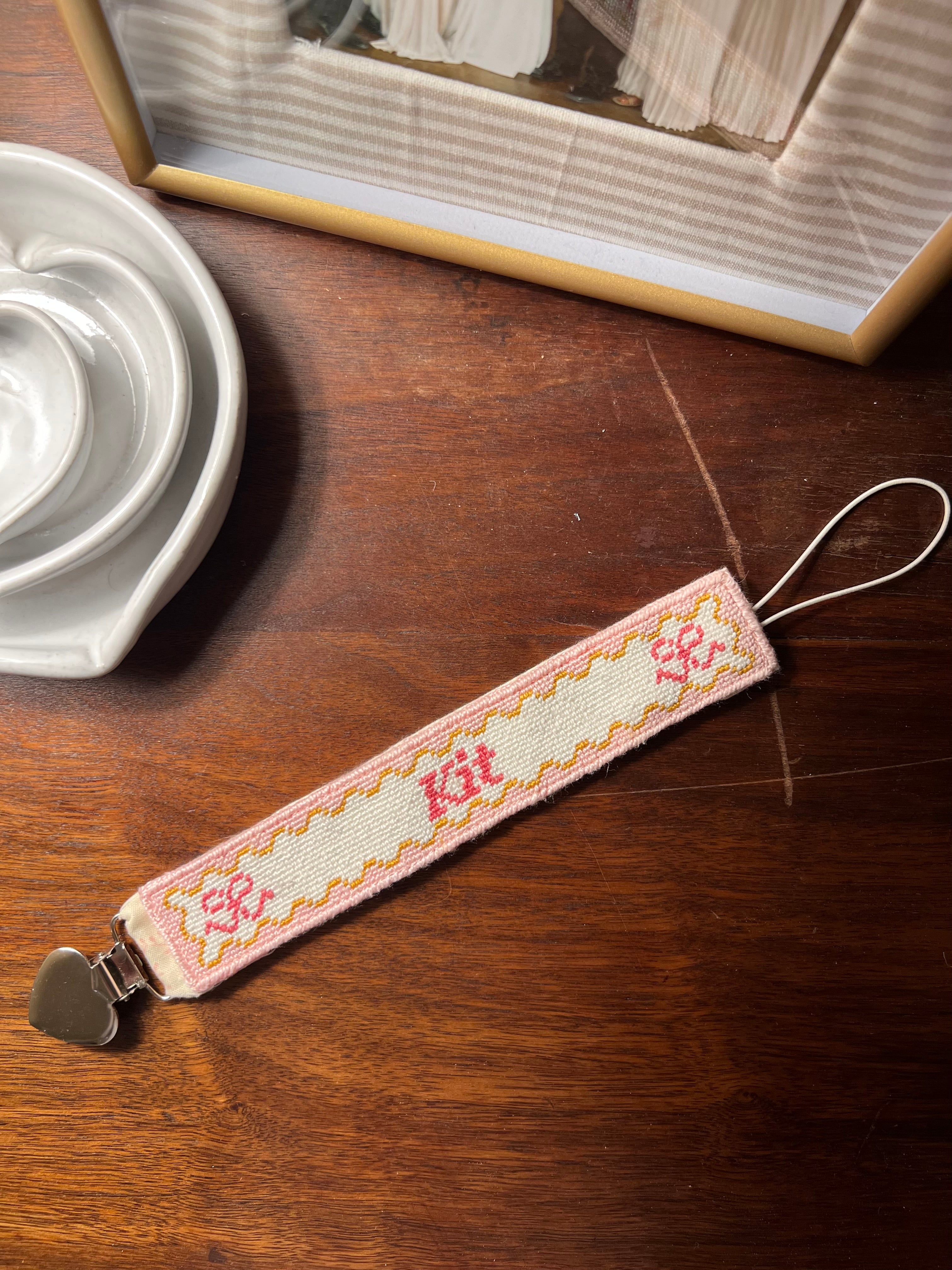 Scallop Pink Bow Paci Clip